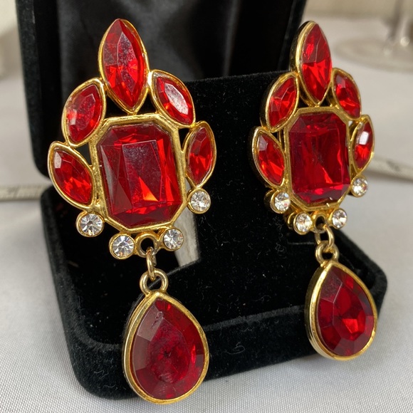 Vintage Long red and clear faceted rhinestone earrings - Picture 3 of 7